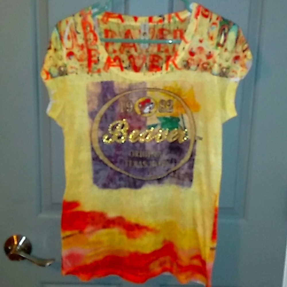Original Buckees ladies tee size XL, yellow, orange and blue